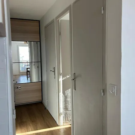 4 Person - 2 Bedrooms *